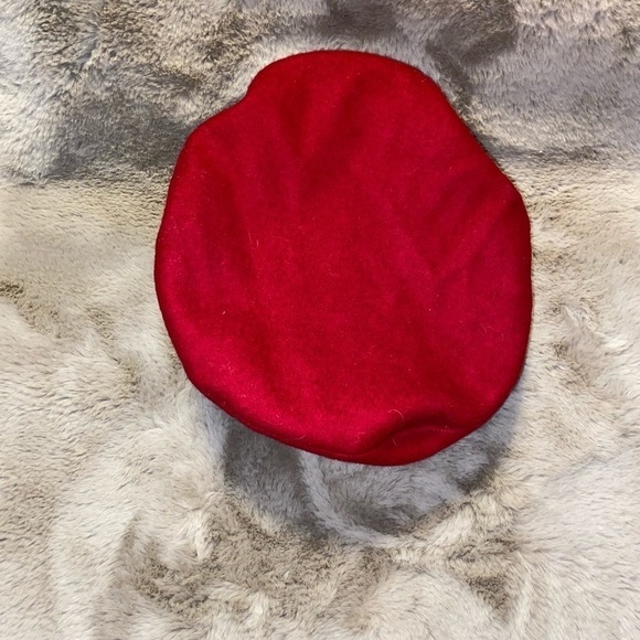 VINTAGE Red Wool Beret w Black Faux Fur Trim & Velvet Chin Straps & Ear Covers - Picture 2 of 5